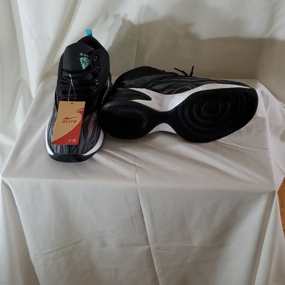 Sneakers - Picture 3 of 3